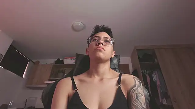 Cutie Shy  online show from 06-04-26, 12:33