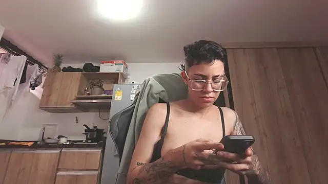 Cutie Shy  online show from 06-10-26, 01:10