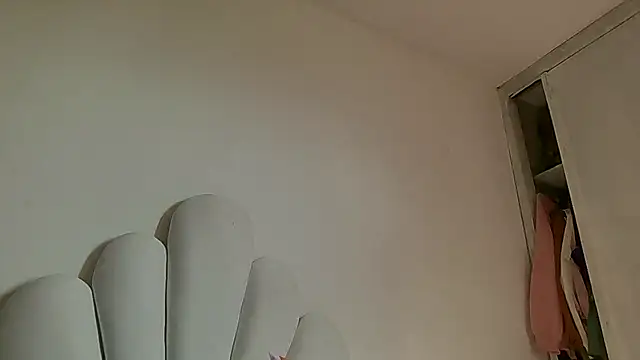 Cutie Shy  online show from 07-10-26, 01:36