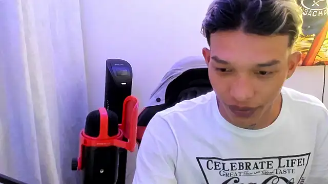 Snapshot of TommyGun_22 chatting on 12-22-25, 12:51 TommyGun 22 online show from 12-22-25, 12:51