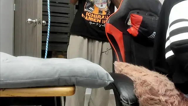 Snapshot of TommyGun_22 chatting on 01-10-26, 12:34 TommyGun 22 online show from 01-10-26, 12:34