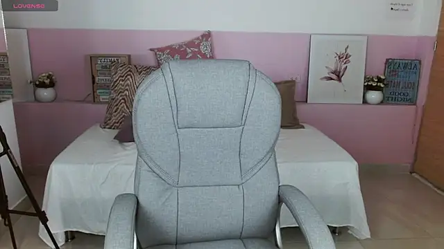 Snapshot of liseth_fox chatting on 12-14-24, 06:41 liseth fox online show from 12-14-24, 06:41