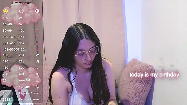 lessliee22  online show from 05-13-26, 06:22