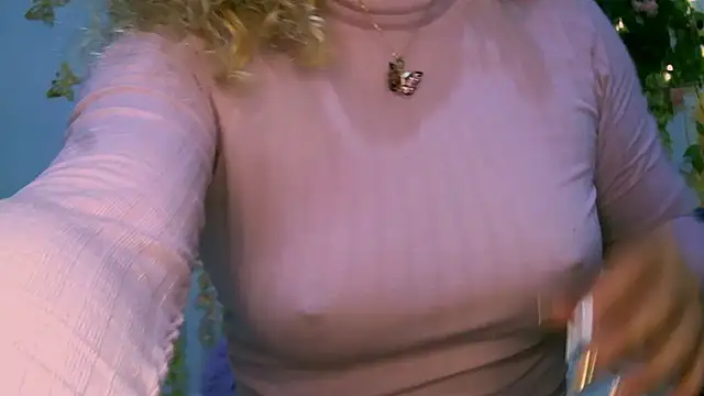 Snapshot of Crysrus chatting on 02-05-25, 11:28 Crysrus online show from 02-05-25, 11:28