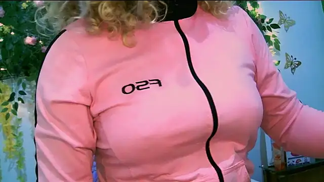 Snapshot of Crysrus chatting on 03-15-25, 11:28 Crysrus online show from 03-15-25, 11:28