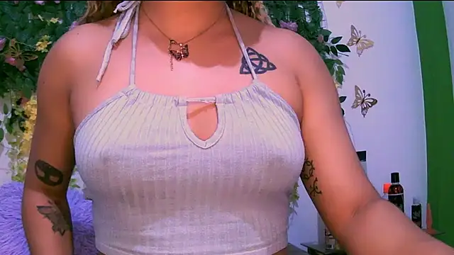 Snapshot of Crysrus chatting on 10-04-25, 12:41 Crysrus online show from 10-04-25, 12:41