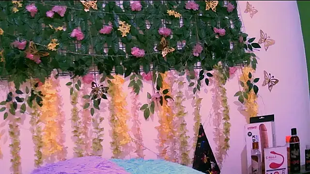 Snapshot of Crysrus chatting on 10-10-25, 12:09 Crysrus online show from 10-10-25, 12:09