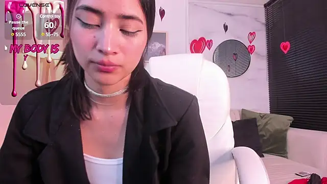 Snapshot of lara_madisson chatting on 02-11-25, 12:17 lara madisson online show from 02-11-25, 12:17