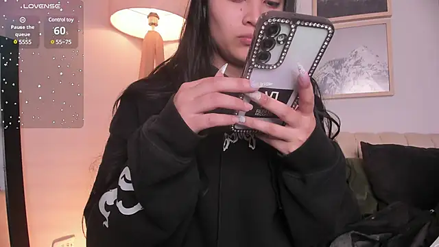 Snapshot of lara_madisson chatting on 03-11-25, 06:21 lara madisson online show from 03-11-25, 06:21