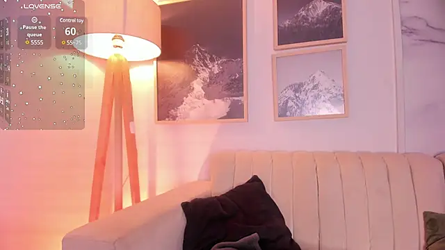 Snapshot of lara_madisson chatting on 03-15-25, 07:20 lara madisson online show from 03-15-25, 07:20