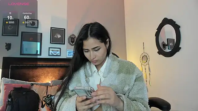 Snapshot of lara_madisson chatting on 09-12-25, 12:11 lara madisson online show from 09-12-25, 12:11