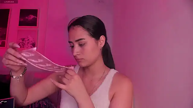 Snapshot of lara_madisson chatting on 10-01-25, 04:29 lara madisson online show from 10-01-25, 04:29