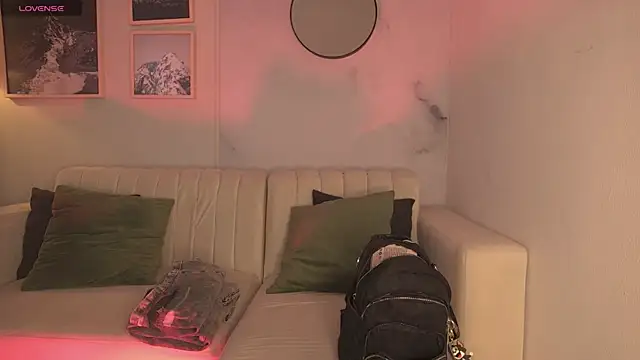 Snapshot of lara_madisson chatting on 10-24-25, 06:10 lara madisson online show from 10-24-25, 06:10