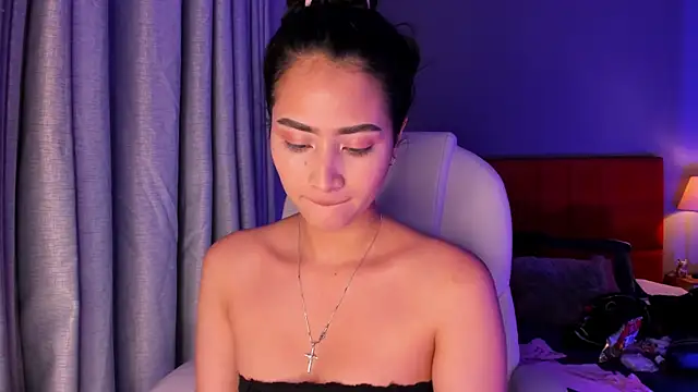 Snapshot of lara_madisson chatting on 10-25-25, 05:37 lara madisson online show from 10-25-25, 05:37