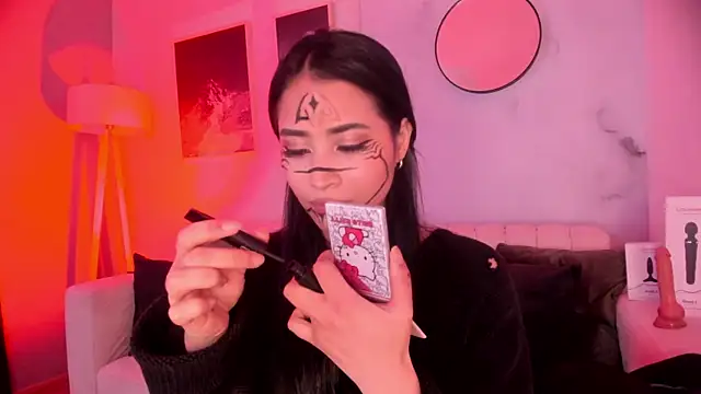 Snapshot of lara_madisson chatting on 10-30-25, 08:27 lara madisson online show from 10-30-25, 08:27