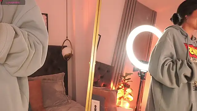 Snapshot of lara_madisson chatting on 11-15-25, 06:22 lara madisson online show from 11-15-25, 06:22