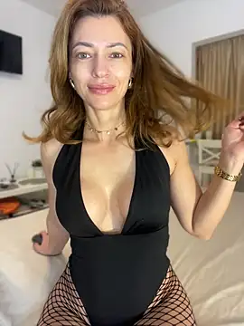 Snapshot of AdeleLovely chatting on 06-19-26, 04:39 AdeleLovely online show from 06-19-26, 04:39