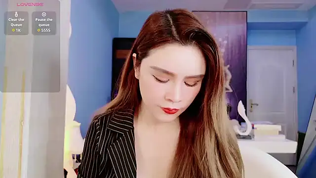 HU131452 online show from 09-19-25, 07:47