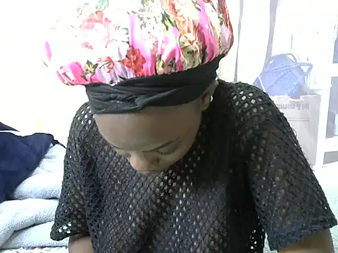 Snapshot of beauty_petite chatting on 05-05-26, 07:38 beauty petite online show from 05-05-26, 07:38