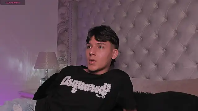 Snapshot of Kev_jenner chatting on 03-19-25, 06:34 Kev jenner online show from 03-19-25, 06:34