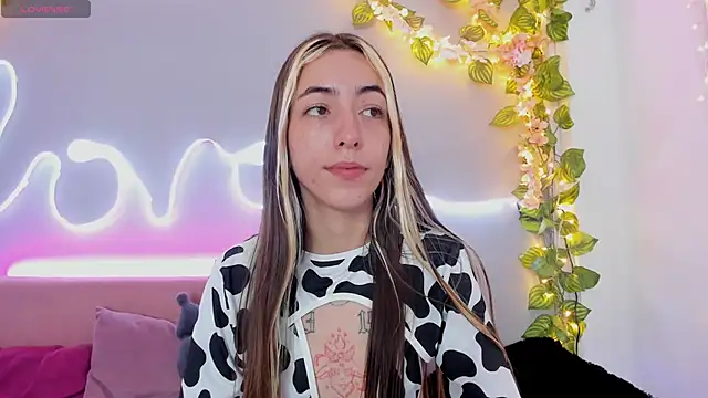 Snapshot of YouliteSllut2 chatting on 12-05-24, 07:49 YouliteSllut2 online show from 12-05-24, 07:49