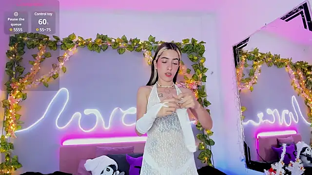 Snapshot of YouliteSllut2 chatting on 12-20-24, 01:58 YouliteSllut2 online show from 12-20-24, 01:58