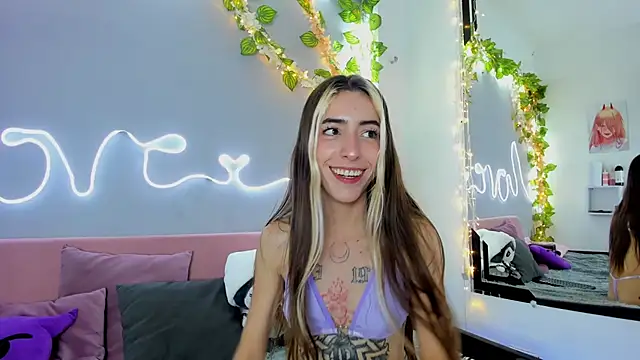 Snapshot of YouliteSllut2 chatting on 12-27-24, 01:22 YouliteSllut2 online show from 12-27-24, 01:22