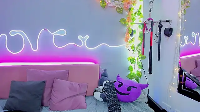 Snapshot of YouliteSllut2 chatting on 01-12-25, 05:24 YouliteSllut2 online show from 01-12-25, 05:24