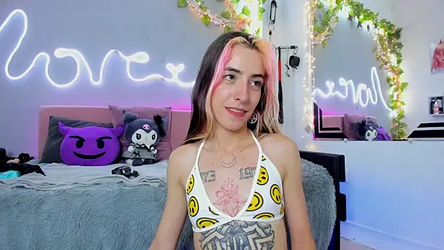 Snapshot of YouliteSllut2 chatting on 02-14-25, 03:00 YouliteSllut2 online show from 02-14-25, 03:00