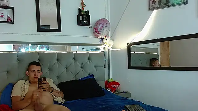 parejacaliente20154 online show from 03-05-25, 08:43