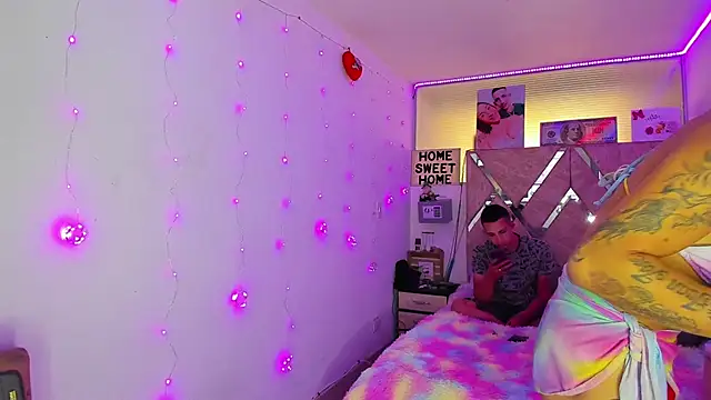 Snapshot of parejacaliente20154 chatting on 03-06-26, 02:02 parejacaliente20154 online show from 03-06-26, 02:02