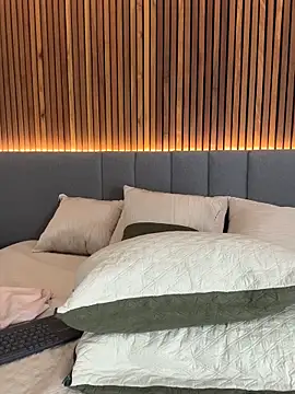 EmiilyAdams  online show from 10-29-25, 10:22