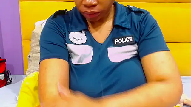 Snapshot of YELLOWBUSTYMELLONS chatting on 10-01-25, 07:25 YELLOWBUSTYMELLONS online show from 10-01-25, 07:25