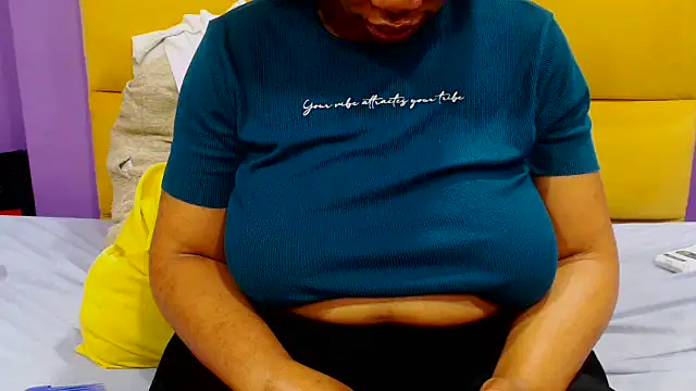 Snapshot of YELLOWBUSTYMELLONS chatting on 10-02-25, 05:14 YELLOWBUSTYMELLONS online show from 10-02-25, 05:14