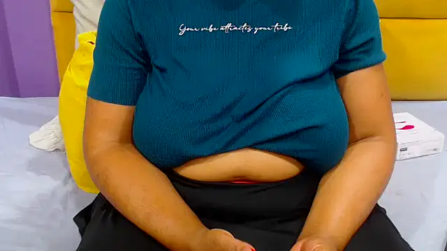 Snapshot of YELLOWBUSTYMELLONS chatting on 10-13-25, 05:29 YELLOWBUSTYMELLONS online show from 10-13-25, 05:29