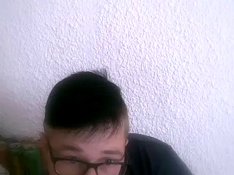 bisexualboy05 online show from 09-19-25, 10:16