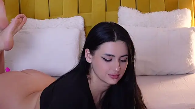 Snapshot of RanyaHermes chatting on 12-18-25, 09:21 RanyaHermes online show from 12-18-25, 09:21