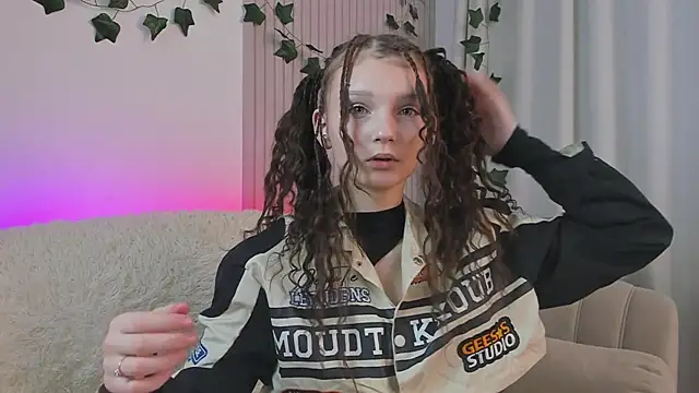 Snapshot of CindyGarrison chatting on 01-16-25, 11:37 CindyGarrison online show from 01-16-25, 11:37