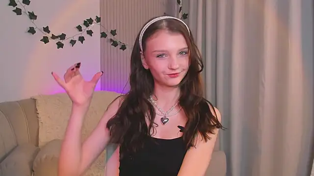 Snapshot of CindyGarrison chatting on 02-01-25, 04:03 CindyGarrison online show from 02-01-25, 04:03