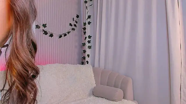 Snapshot of CindyGarrison chatting on 02-19-25, 03:39 CindyGarrison online show from 02-19-25, 03:39