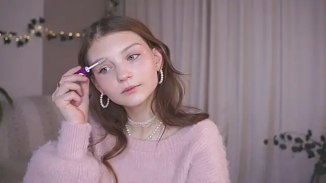 Snapshot of CindyGarrison chatting on 09-13-25, 01:05 CindyGarrison online show from 09-13-25, 01:05