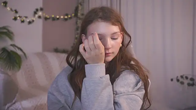 Snapshot of CindyGarrison chatting on 09-14-25, 01:38 CindyGarrison online show from 09-14-25, 01:38