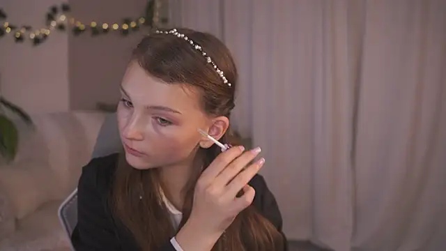 Snapshot of CindyGarrison chatting on 09-16-25, 12:44 CindyGarrison online show from 09-16-25, 12:44