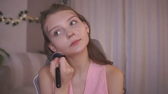 Snapshot of CindyGarrison chatting on 09-28-25, 12:49 CindyGarrison online show from 09-28-25, 12:49