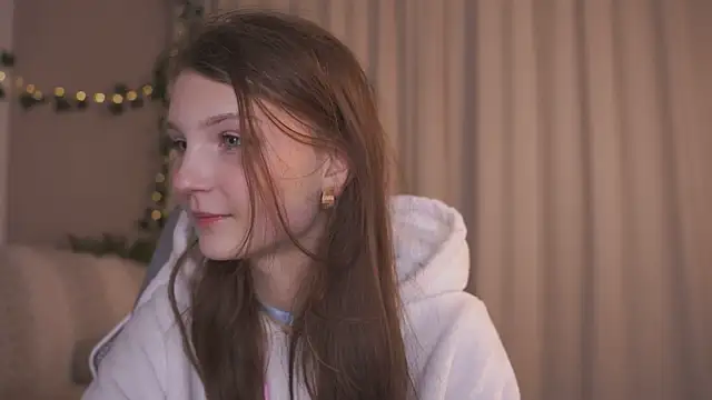 Snapshot of CindyGarrison chatting on 09-29-25, 01:11 CindyGarrison online show from 09-29-25, 01:11