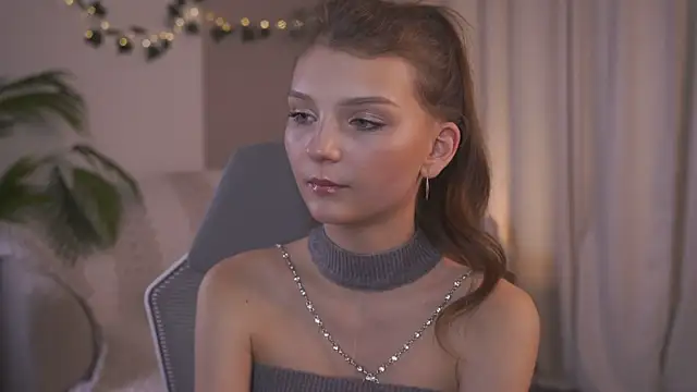 Snapshot of CindyGarrison chatting on 10-13-25, 12:10 CindyGarrison online show from 10-13-25, 12:10