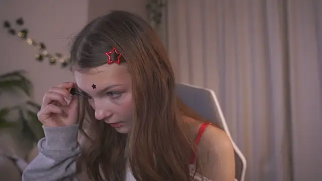 Snapshot of CindyGarrison chatting on 10-19-25, 12:55 CindyGarrison online show from 10-19-25, 12:55