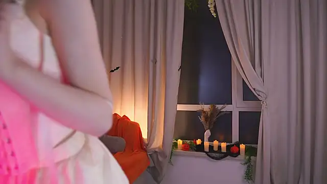 Snapshot of CindyGarrison chatting on 10-31-25, 01:39 CindyGarrison online show from 10-31-25, 01:39