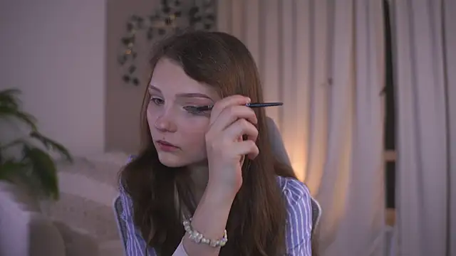 Snapshot of CindyGarrison chatting on 11-05-25, 11:05 CindyGarrison online show from 11-05-25, 11:05