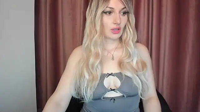 Snapshot of AnaysTop chatting on 09-13-25, 03:28 AnaysTop online show from 09-13-25, 03:28